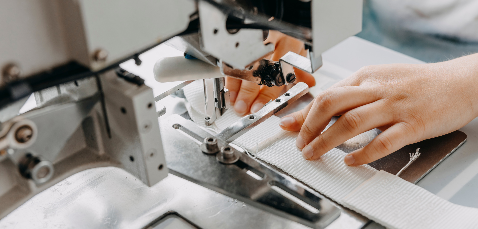 Näharbeiten an Industrienähmaschinen